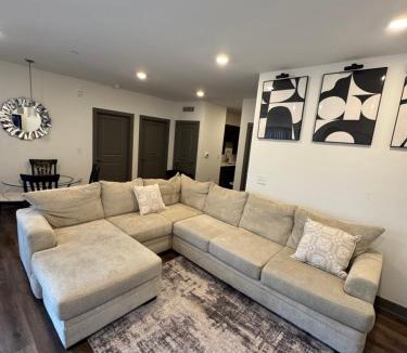 Castleberry Hill Apartment | Deluxe Escape 4