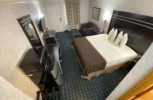 Cape Fear Hotel | Deluxe Inn Fayetteville - I-95 Exit 49