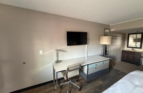 Mauldin Hotel | Deluxe Inn