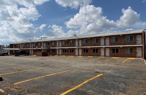 Mauldin Hotel | Deluxe Inn
