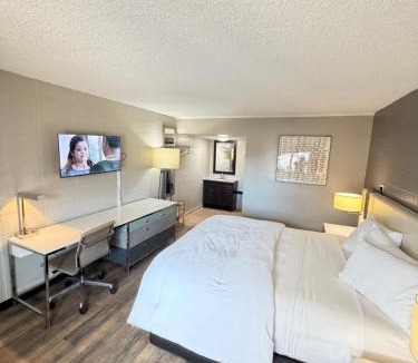 Mauldin Hotel | Deluxe Inn