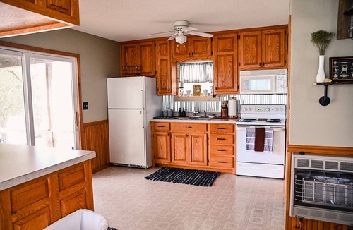 Keosauqua Cabin | Des Moines River Front Cabin- Fishing/Hunting/Kayaking