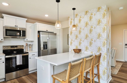 Van Meter House | Designer 4BR-New Build! Giant TV, Great for Groups/Families
