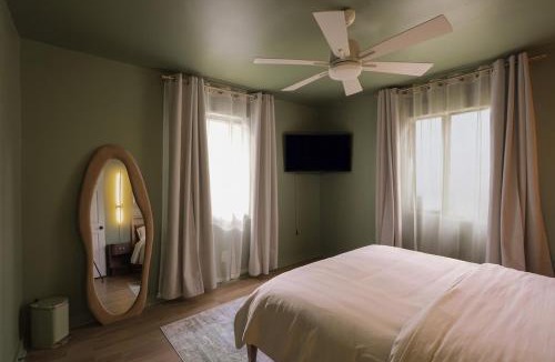 Augusta Villa | Designer Home - Sleeps 10 - Fire Pit - Near Augusta National