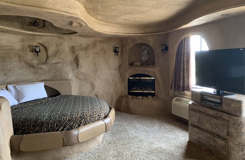 Toledo Hotel | Designer Inn & Suites