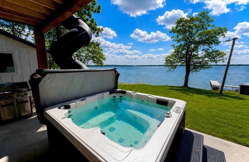 Dent Cabin | Designer Lake Cabin- PickleBall, HotTub, Slide, EV Charging, Ice Baths, Biking