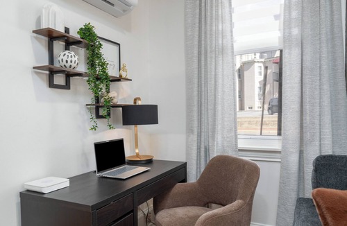 Downtown Wilmington Apartment | Designer remodeled Apt~Close to hospitals & dining~Suited for short or long stay