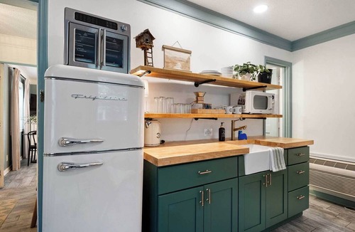 Lookout Mountain Apartment | Desoto Cottage Hot Tub & Breakfast Treats