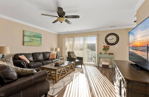Diamond Beach House | Diamond Beach 4 BR/3.5BA Luxurious Townhouse - 2 Short Blocks to Beach