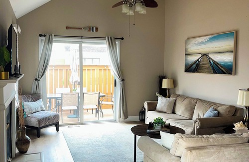 Diamond Beach House | Diamond Beach Townhouse on Quiet Bayside Street - Great Family Friendly Rental!