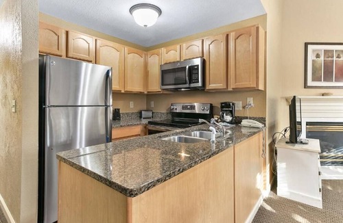 Pigeon Forge Villa | Diamond Resorts Sunrise Ridge Resort - 1 Bed Accessible Roll in Shower
