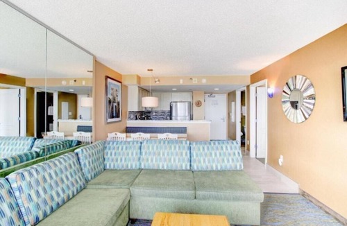Northeast Virginia Beach Villa | Diamond Resorts Boardwalk Resort and Villas - 1 Bedroom Access Roll-in Shower