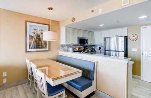 Northeast Virginia Beach Villa | Diamond Resorts Boardwalk Resort and Villas - 1 Bedroom Access Roll-in Shower