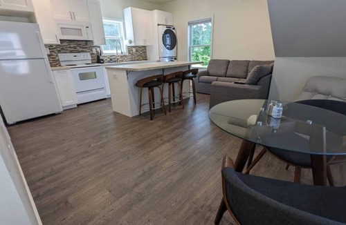 Perryville Apartment | Discounted Stays | 2BR | Dog-Friendly | King | A/C