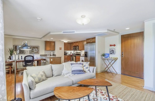 Midtown Apartment | Discover downtown charm, just a 3-min drive to the fair!
