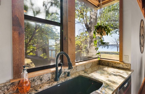 Disney House | Disney Wateredge Retreat-Private Beach & Dock-South Grand Lake