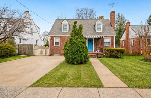 Silver Spring House | District Clubhouse, near Washington D.C., Charming 3-bedroom house