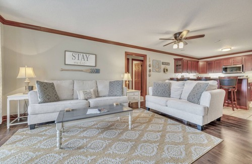 Arnolds Park Condo | Dock Holiday on Upper Gar Lake with Outdoor Pool