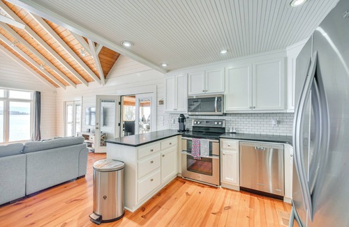 Groveoak House | Dock + Panoramic Views: Guntersville Lake Retreat!