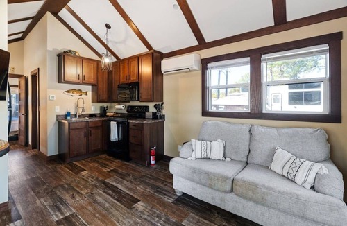 Gadsden Cottage | Dockside at River Rocks Landing