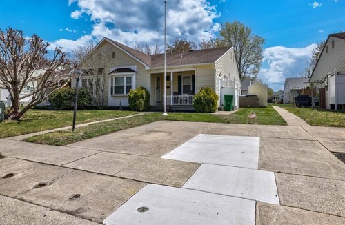 Village Green House | DOG FRIENDLY! 1220B Vermont Avenue