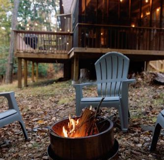 The Woods House | Dog-Friendly A-Frame with Hot Tub and Firepit