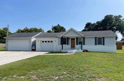 Harkers Island House | Dog-friendly coastal home with enclosed yard and boat parking available