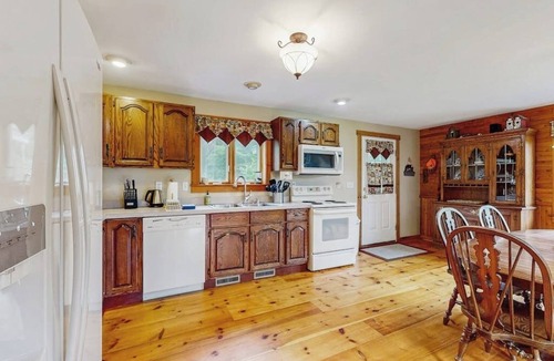 Jefferson House | Dog-friendly home with huge yard - near swimming hole, snowmobiling