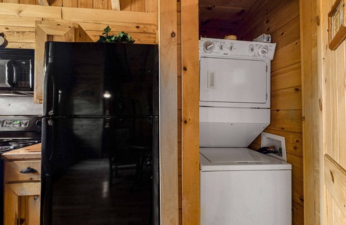 Sevierville House | Dog Friendly Mtn Studio Cabin, Sleeps 2, Hot Tub