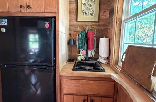 Camden Cottage | Dogs Love The Tack Room Cottage in Camden SC Horse Country