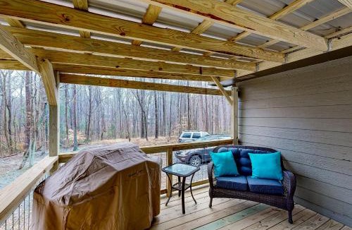 Eclectic House | Dogs Welcome! 'Big Oak Hideaway' Near Lake Martin
