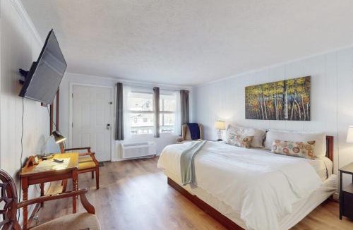 Flat Rock House | Dogwood - Unit 603