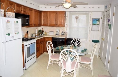 Dennisville Condo | Dolphin Beach Condos located in Sea Isle's Northend Sleeps 6
