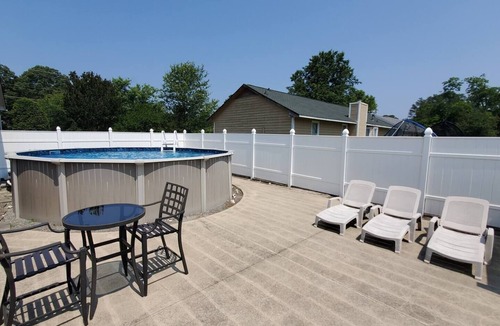 South View House | Doodlebug Cottage ~ Pool + Hot Tub Oasis + Close to I-95