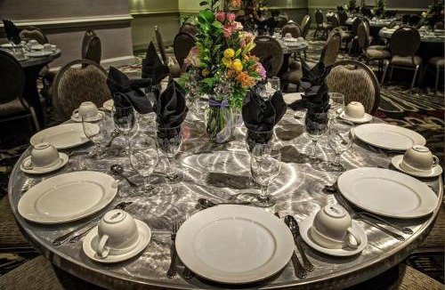 Decatur Hotel | DoubleTree by Hilton Decatur Riverfront