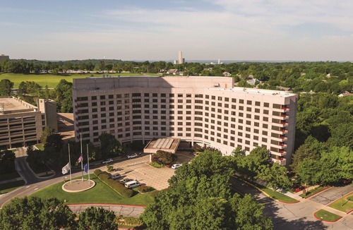 South Tulsa Hotel | DoubleTree by Hilton Tulsa at Warren Place