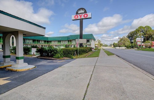 Douglas Apartment | Douglas GA | King Bed
