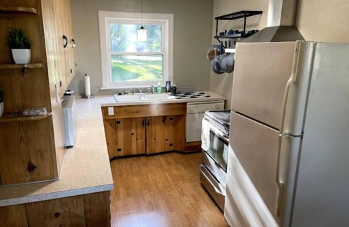Ames House | Downtown Ames Peaceful Getaway