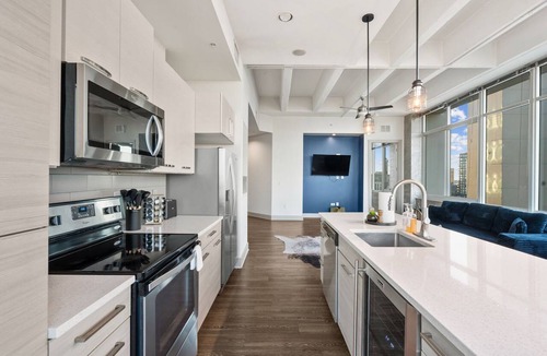 Peachtree Center Apartment | Downtown ATL High-Rise | Kings, Views & Pool