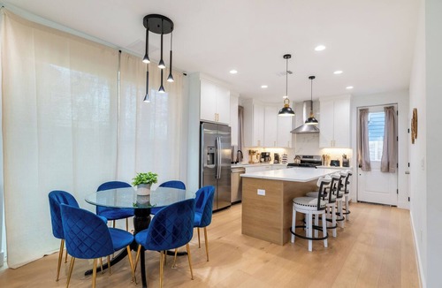 East MLK House | Downtown Austin, Arcade, Game Room & Sleep16+Bachelors welcome!