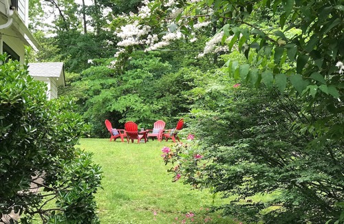 Brevard House | Downtown Brevard Cottage~ Short Stroll to Main Street~ Hiking & Biking Close By