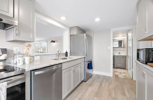 Frederick Apartment | Downtown Condo-Rooftop Deck| Parking| Dogs Welcome