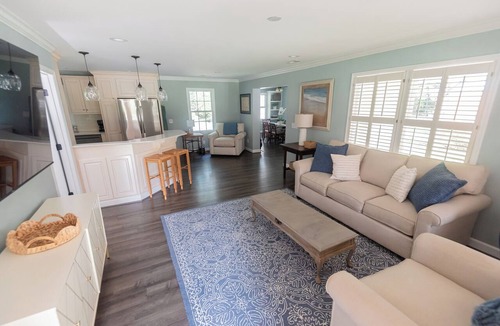 Conway House | Downtown Conway 3 bedroom home in picturesque neighborhood