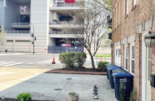 Southwest House | Downtown house- Walk to Cherry Blossom/Museums/Ballpark - Free Parking