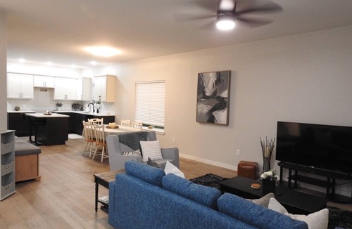 Mann House | Downtown Iowa City - Brand New Luxury Stay