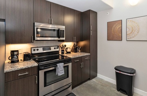 Downtown Des Moines Apartment | Downtown Lofted Suite 2BR/2BA - Prime Central Spot