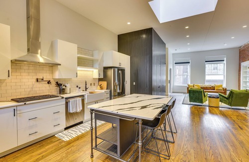Downtown Omaha Apartment | Downtown Omaha Getaway w/Deck & Gas Grill!