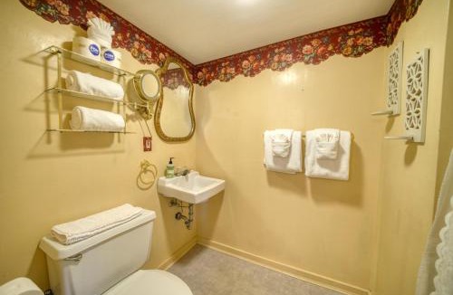 Eureka Springs Historic District House | Downtown Primrose Piedmont House