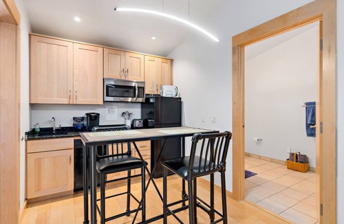 Historic Rapid City Condo | Downtown Rapid City 1BR Historic Suite w/Fireplace