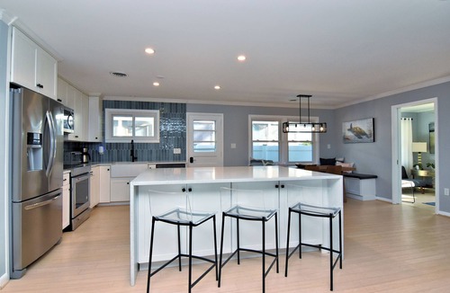 Country Club Estates House | Downtown Rehoboth Beach Easy Walk to Beach Porch